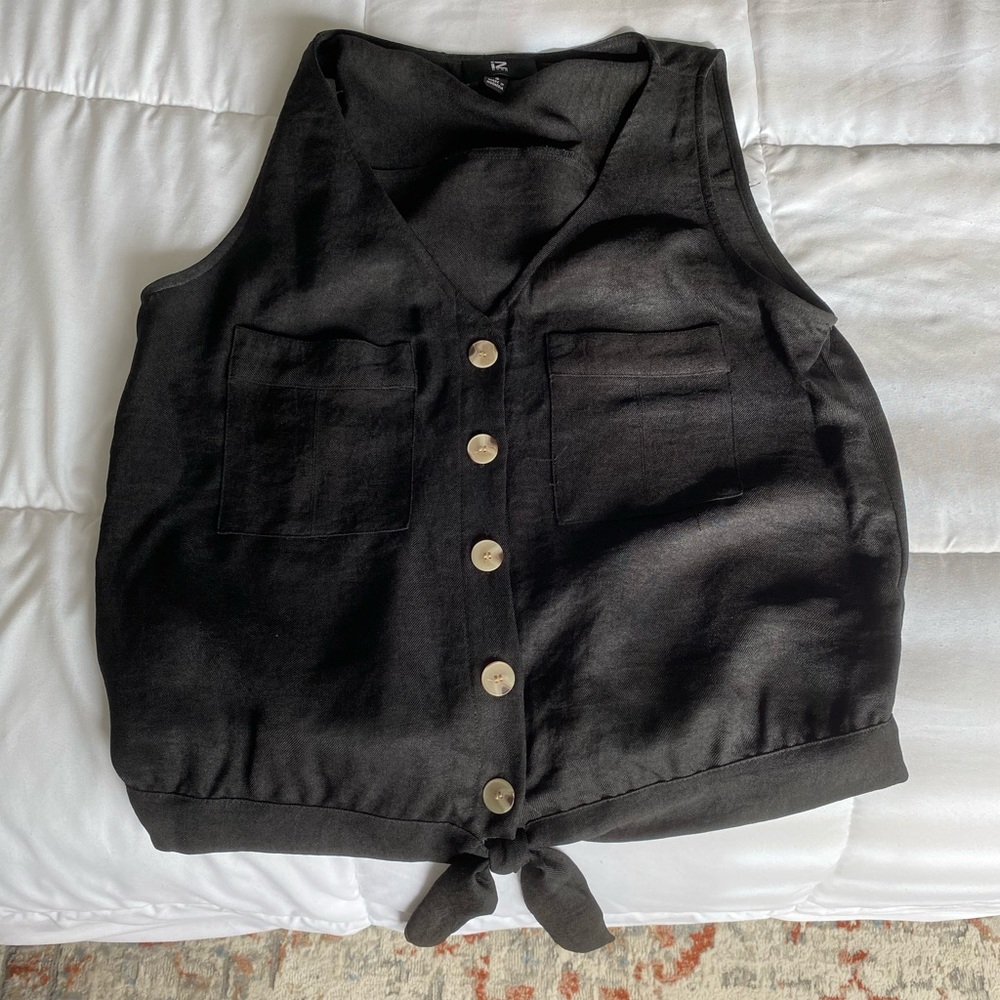 Black crop tank